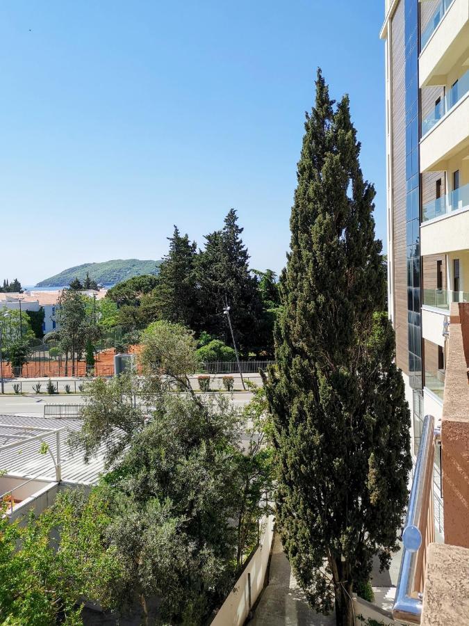Hotel Suzana Budva Bagian luar foto