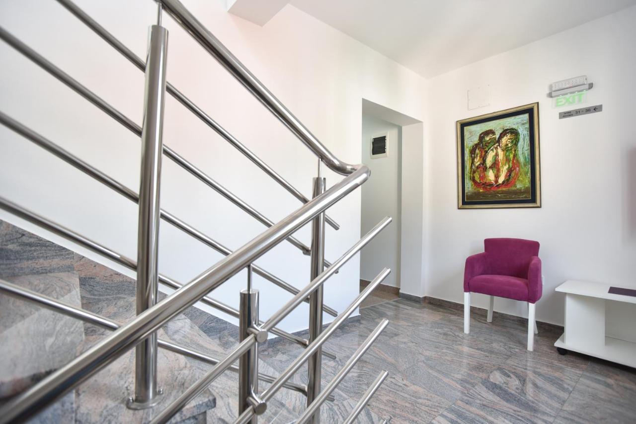 Hotel Suzana Budva Bagian luar foto
