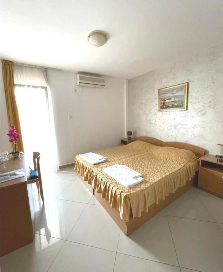 Hotel Suzana Budva Bagian luar foto