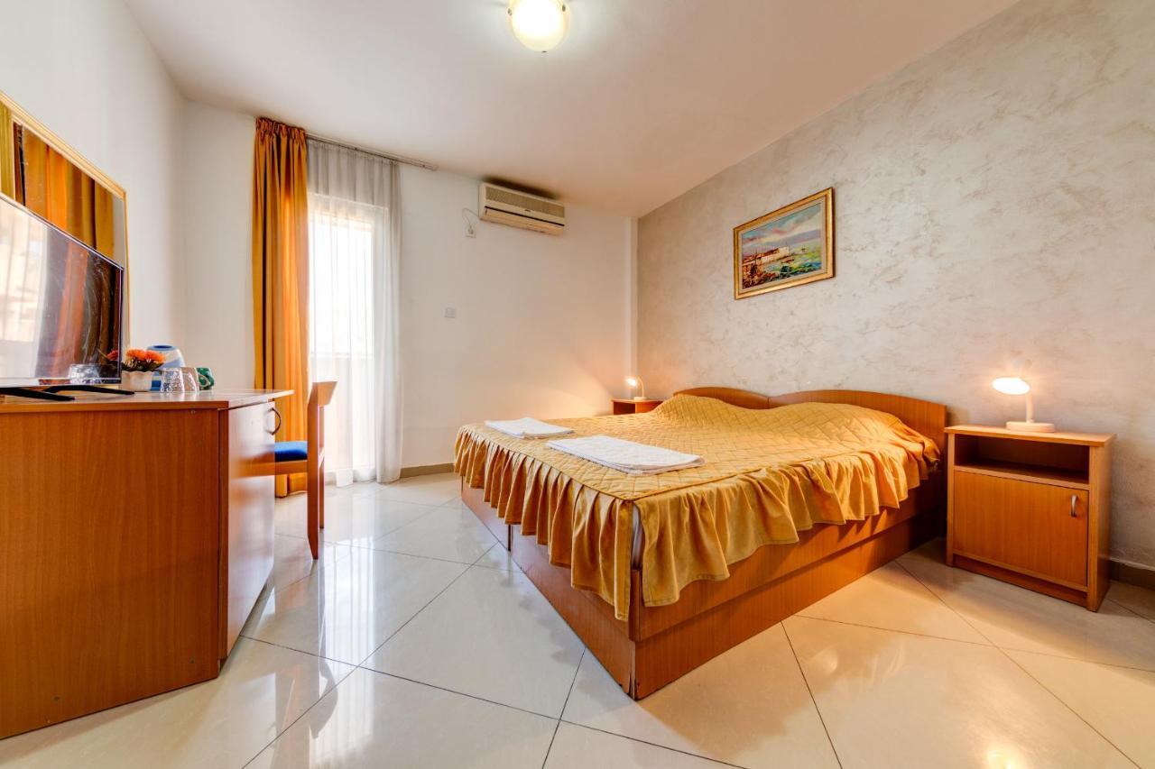 Hotel Suzana Budva Bagian luar foto