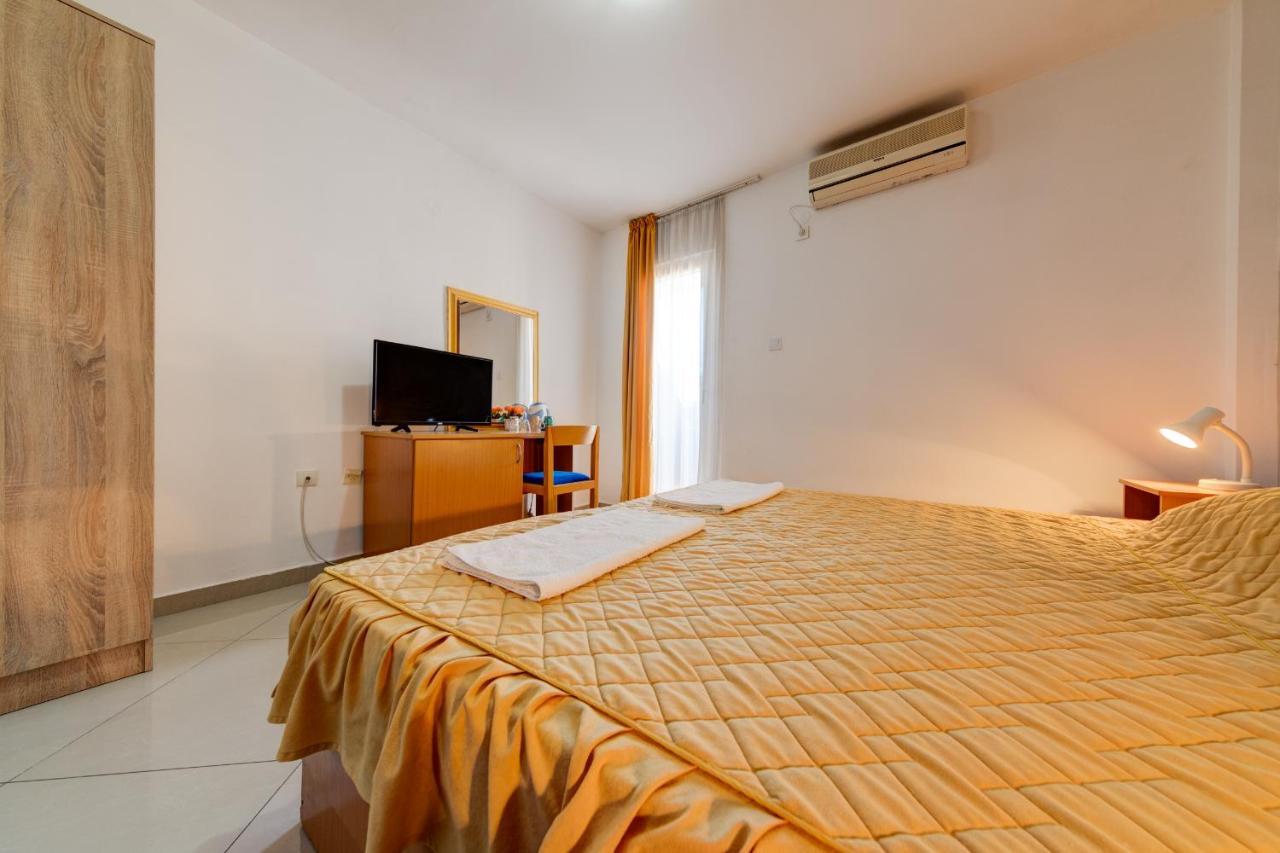 Hotel Suzana Budva Bagian luar foto