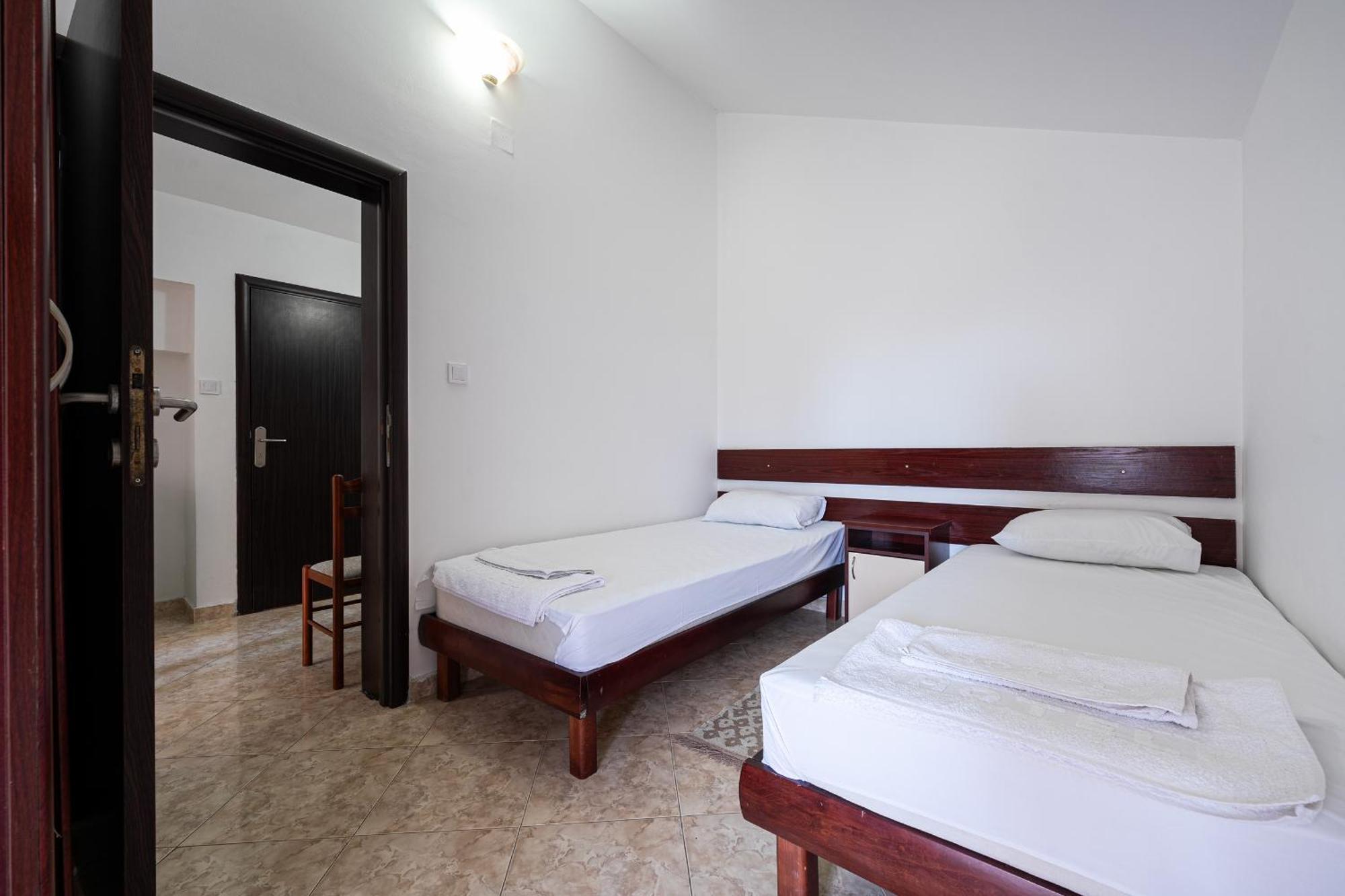 Hotel Suzana Budva Bagian luar foto