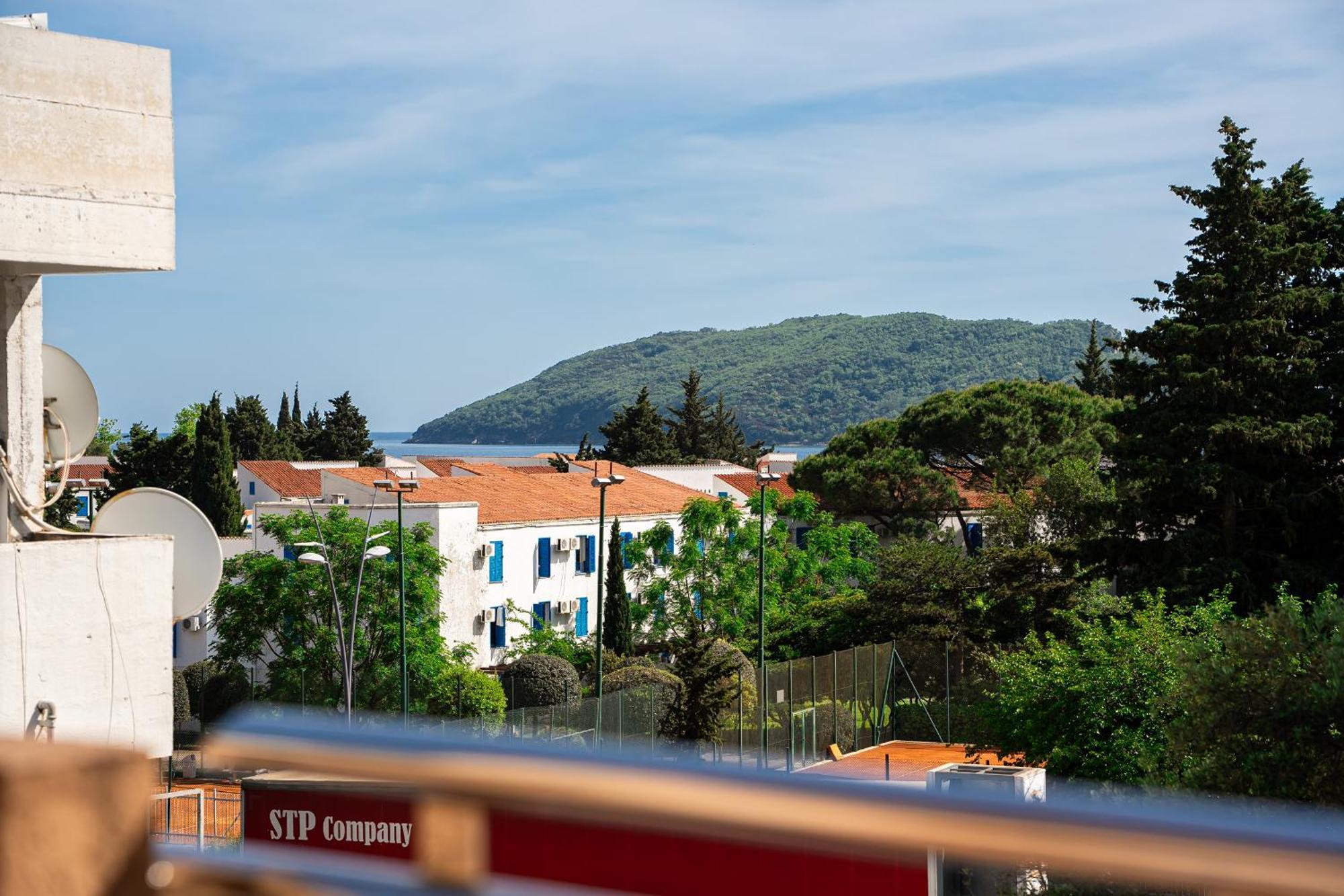 Hotel Suzana Budva Bagian luar foto